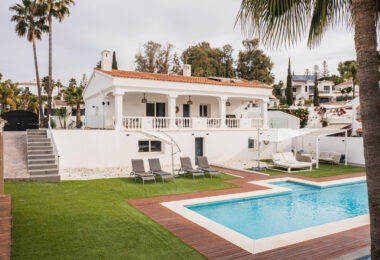 Investment villa in El Rosario - walking distance to everything!