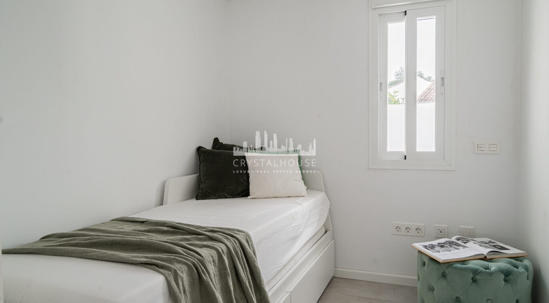 Investment villa in El Rosario - walking distance to everything!