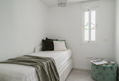 Investment villa in El Rosario - walking distance to everything!