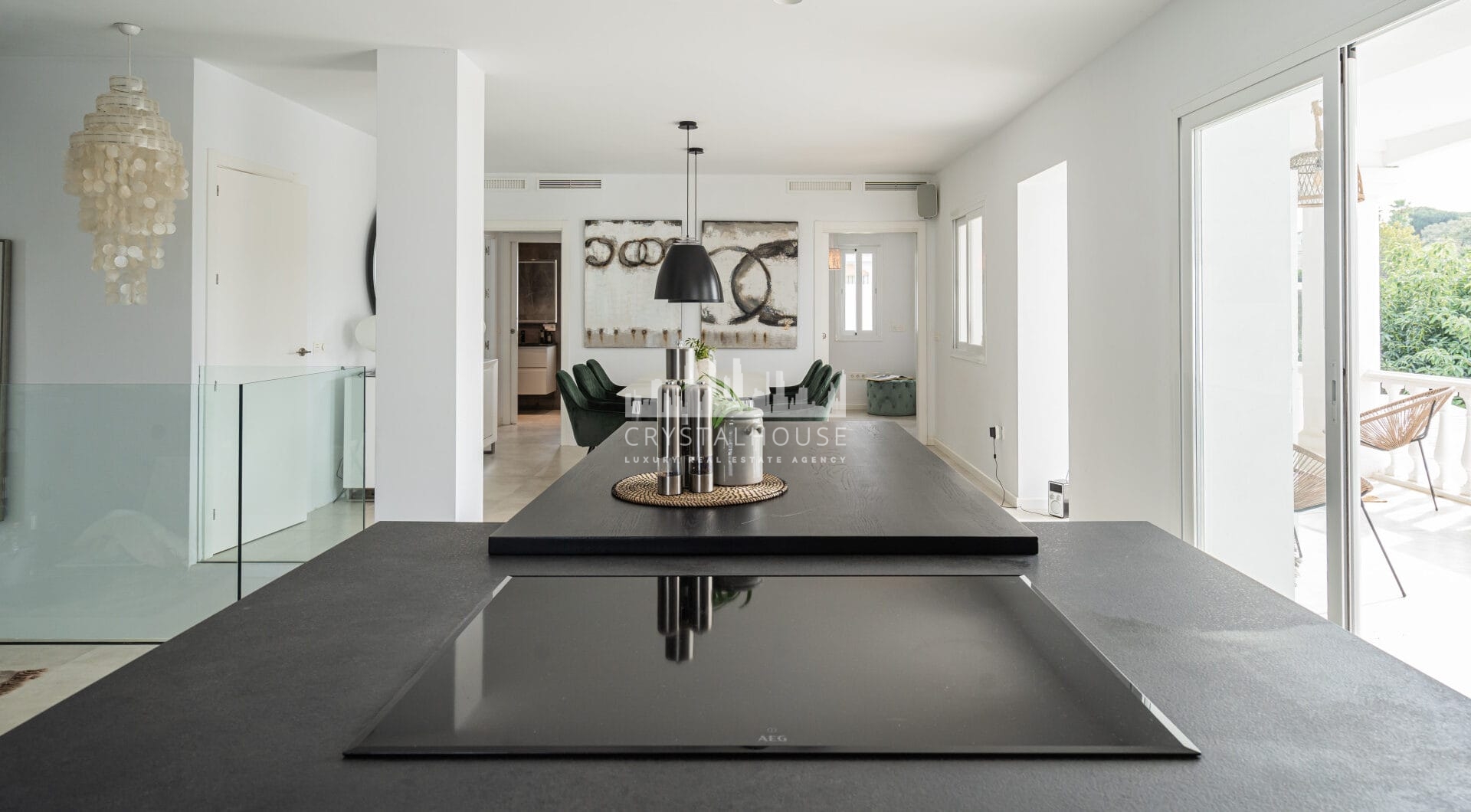 Investment villa in El Rosario - walking distance to everything!