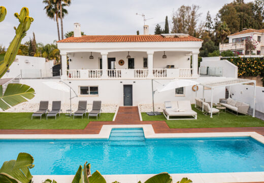 Investment villa in El Rosario - walking distance to everything!