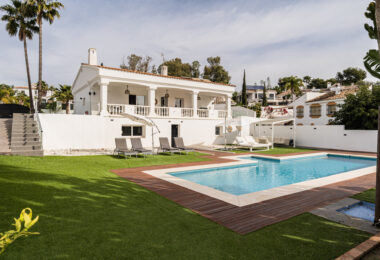 Investment villa in El Rosario - walking distance to everything!