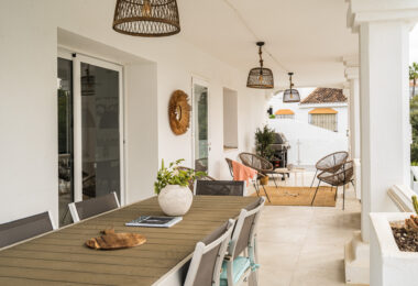 Investment villa in El Rosario - walking distance to everything!