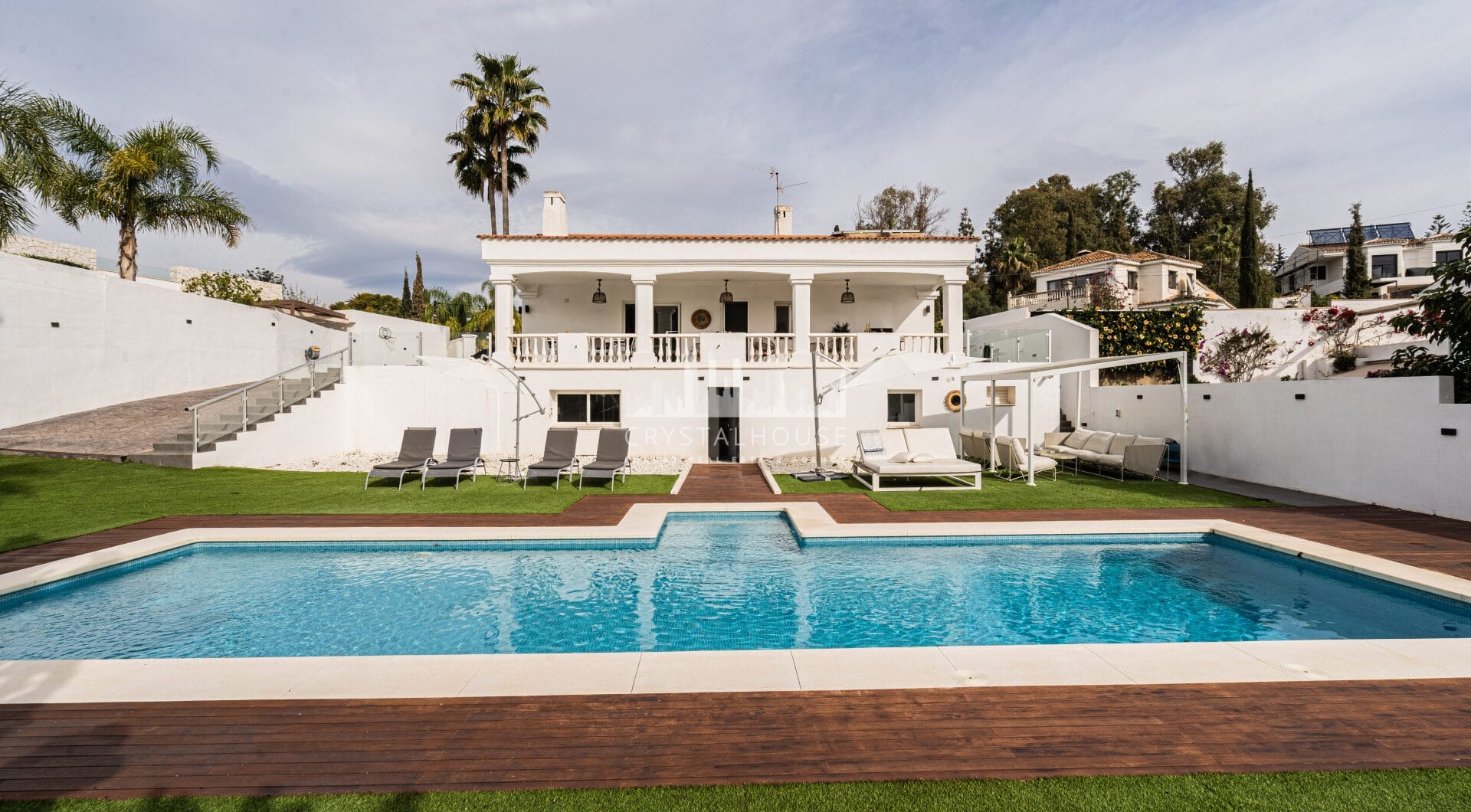 Investment villa in El Rosario - walking distance to everything!