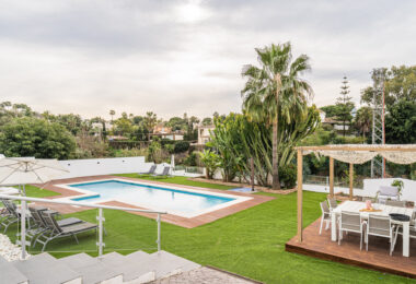Investment villa in El Rosario - walking distance to everything!