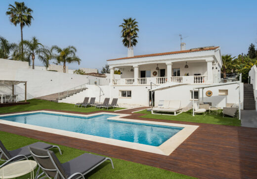 Investment villa in El Rosario - walking distance to everything!