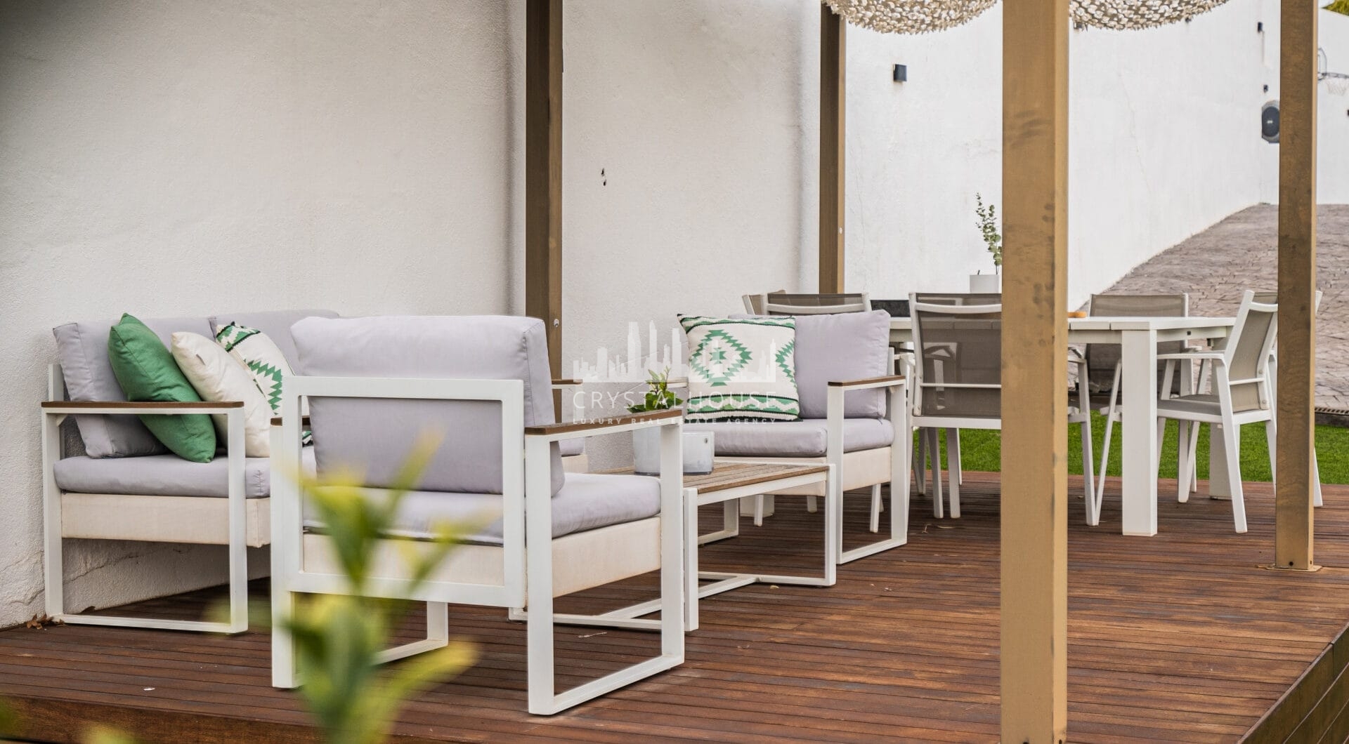 Investment villa in El Rosario - walking distance to everything!