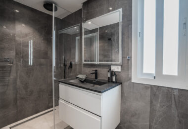 Investment villa in El Rosario - walking distance to everything!