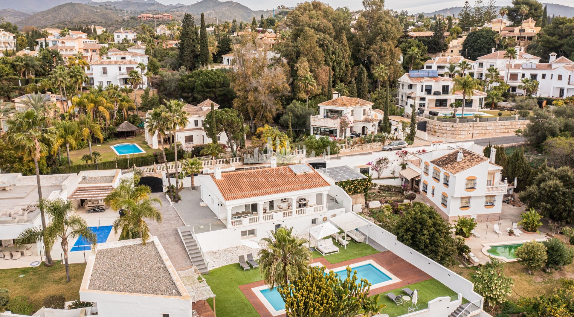 Investment villa in El Rosario - walking distance to everything!