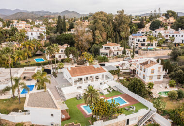 Investment villa in El Rosario - walking distance to everything!