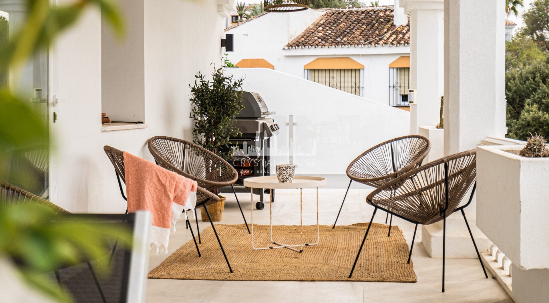 Investment villa in El Rosario - walking distance to everything!