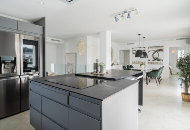 Investment villa in El Rosario - walking distance to everything!