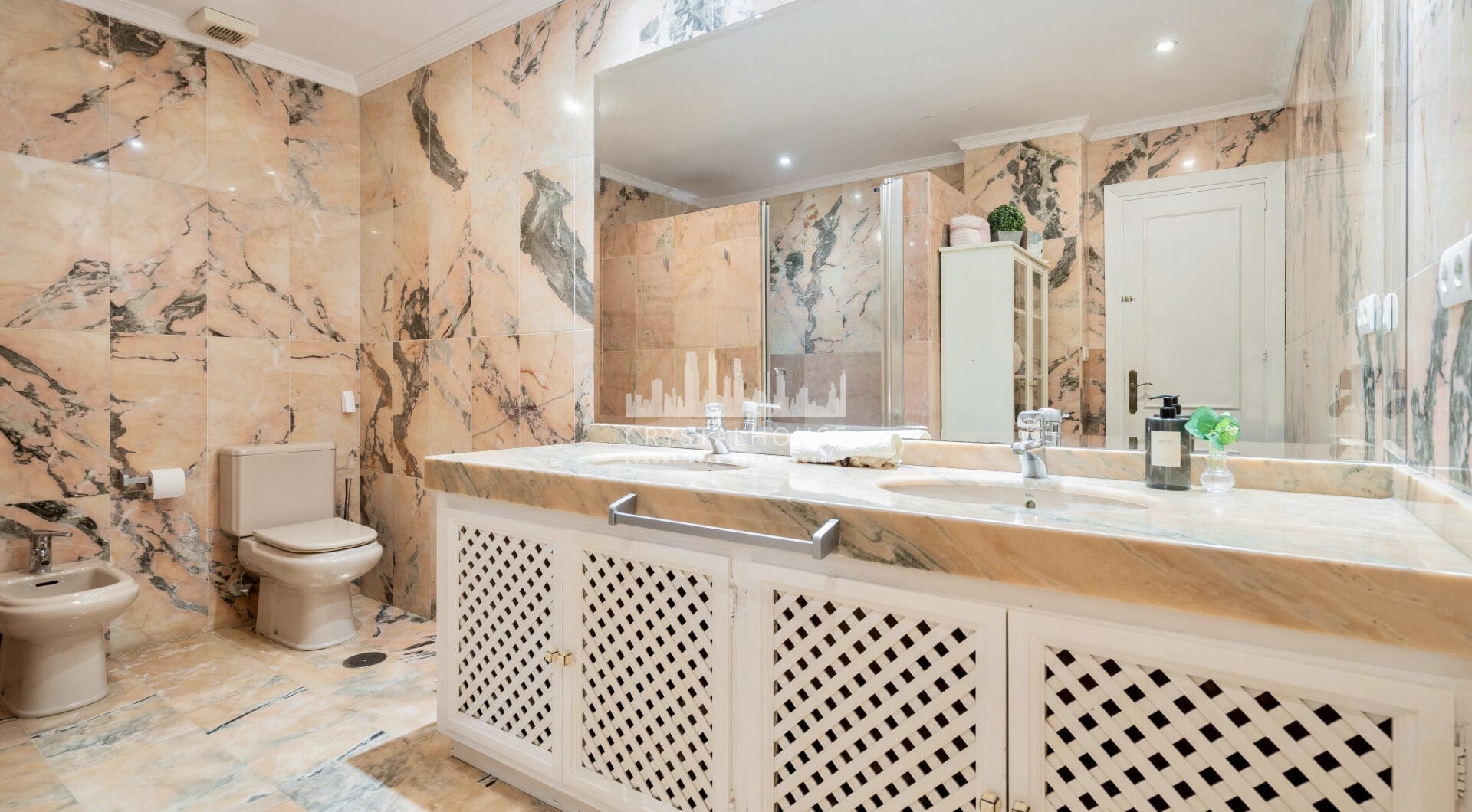 Luxury and comfort in Nueva Andalucía, steps from the Casino and Puerto Banús