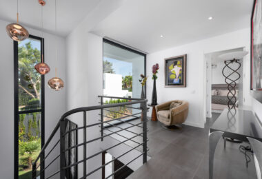 This contemporary four-bedroom detached villa, located in Atalaya Isdabe, is a perfect blend of comfort and luxury