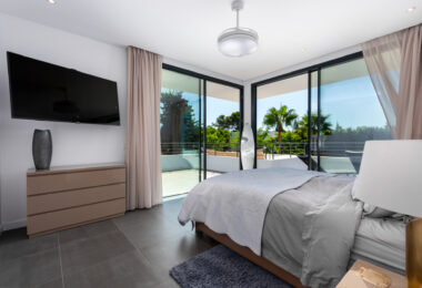 This contemporary four-bedroom detached villa, located in Atalaya Isdabe, is a perfect blend of comfort and luxury