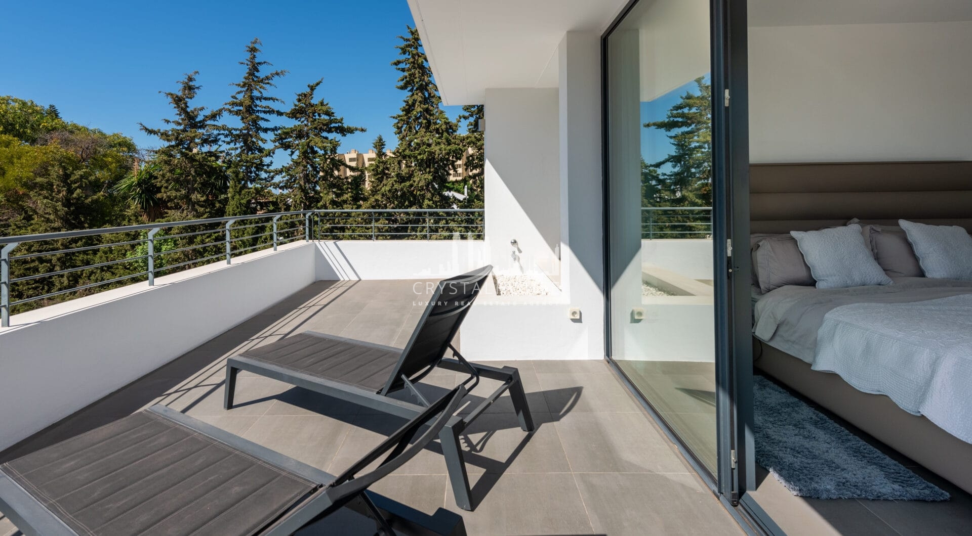 This contemporary four-bedroom detached villa, located in Atalaya Isdabe, is a perfect blend of comfort and luxury