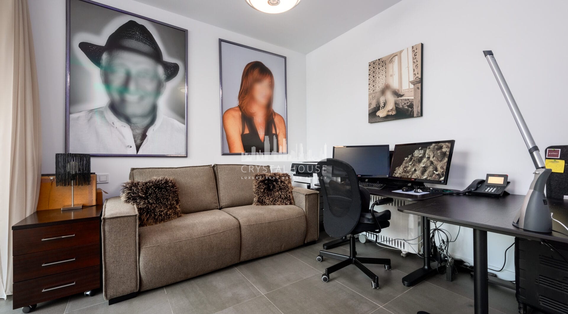 This contemporary four-bedroom detached villa, located in Atalaya Isdabe, is a perfect blend of comfort and luxury