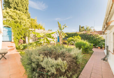 Charming 4 bed Villa with Beautiful Ambiance and Excellent Location
