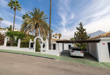 Exquisite Andalusian Villa in Los Naranjos Hill Club