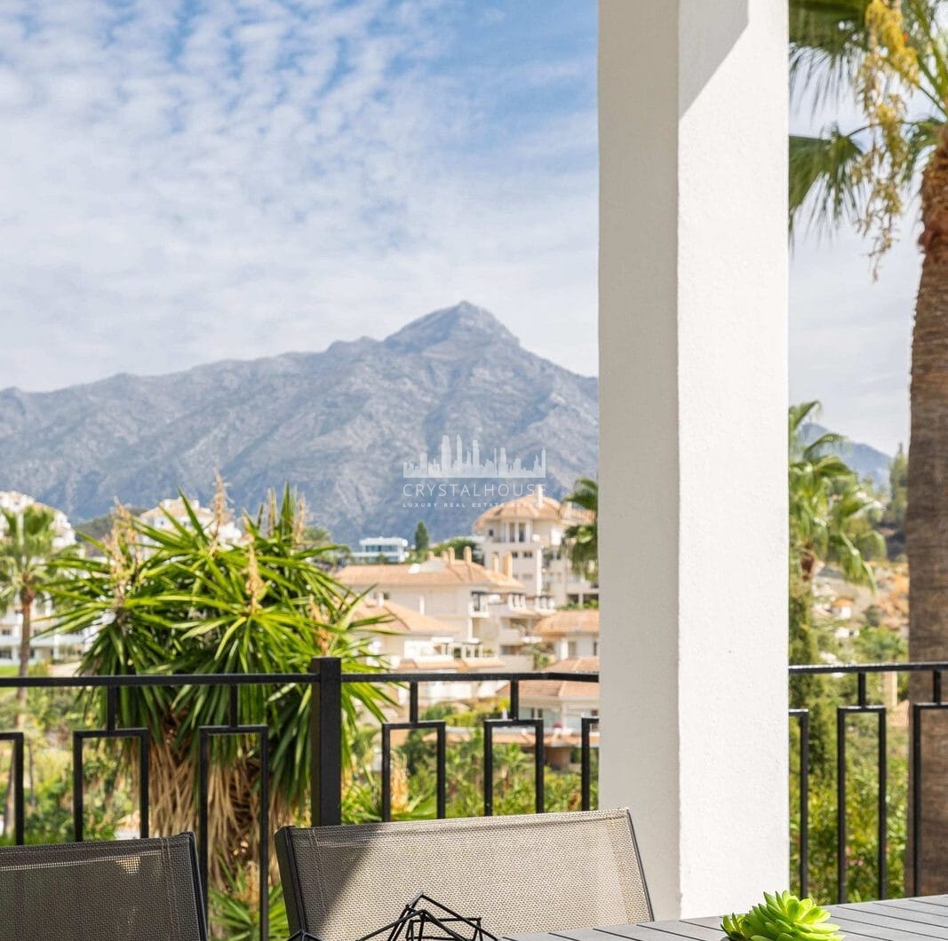 Exquisite Andalusian Villa in Los Naranjos Hill Club
