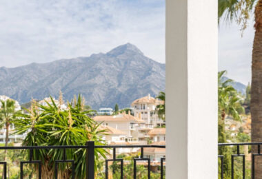 Exquisite Andalusian Villa in Los Naranjos Hill Club