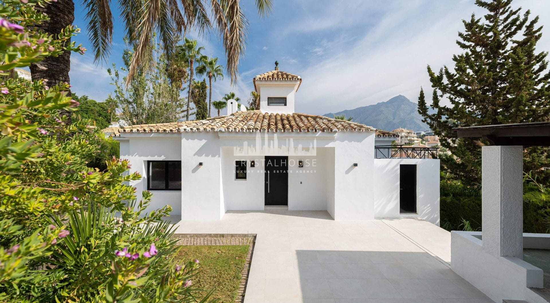 Exquisite Andalusian Villa in Los Naranjos Hill Club