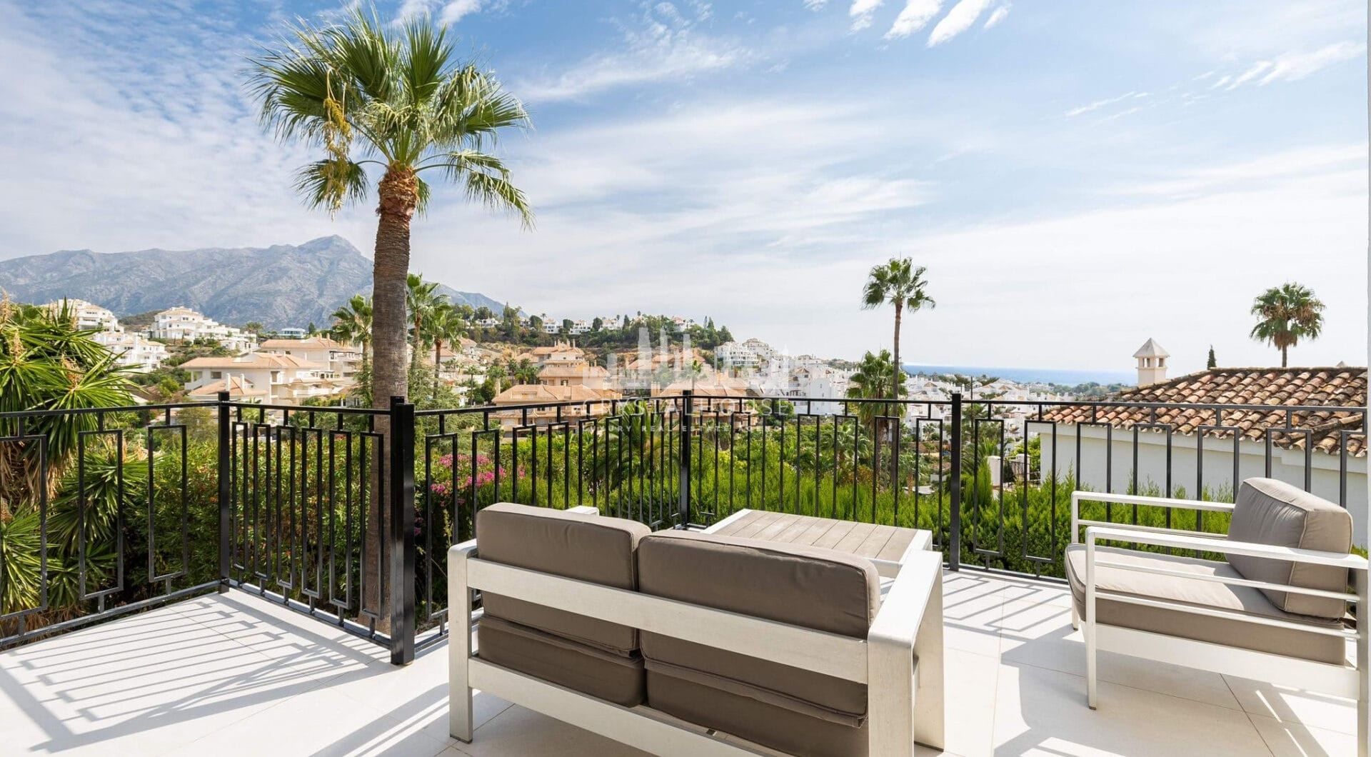 Exquisite Andalusian Villa in Los Naranjos Hill Club
