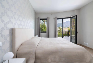 Exquisite Andalusian Villa in Los Naranjos Hill Club