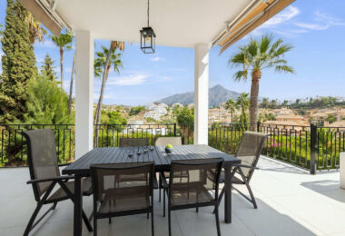 Exquisite Andalusian Villa in Los Naranjos Hill Club