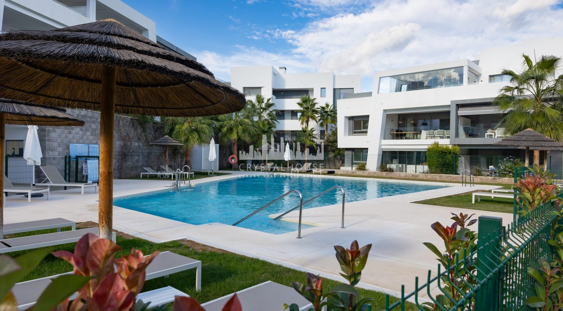 Apartments with 4 bedrooms, a garden, and a terrace.