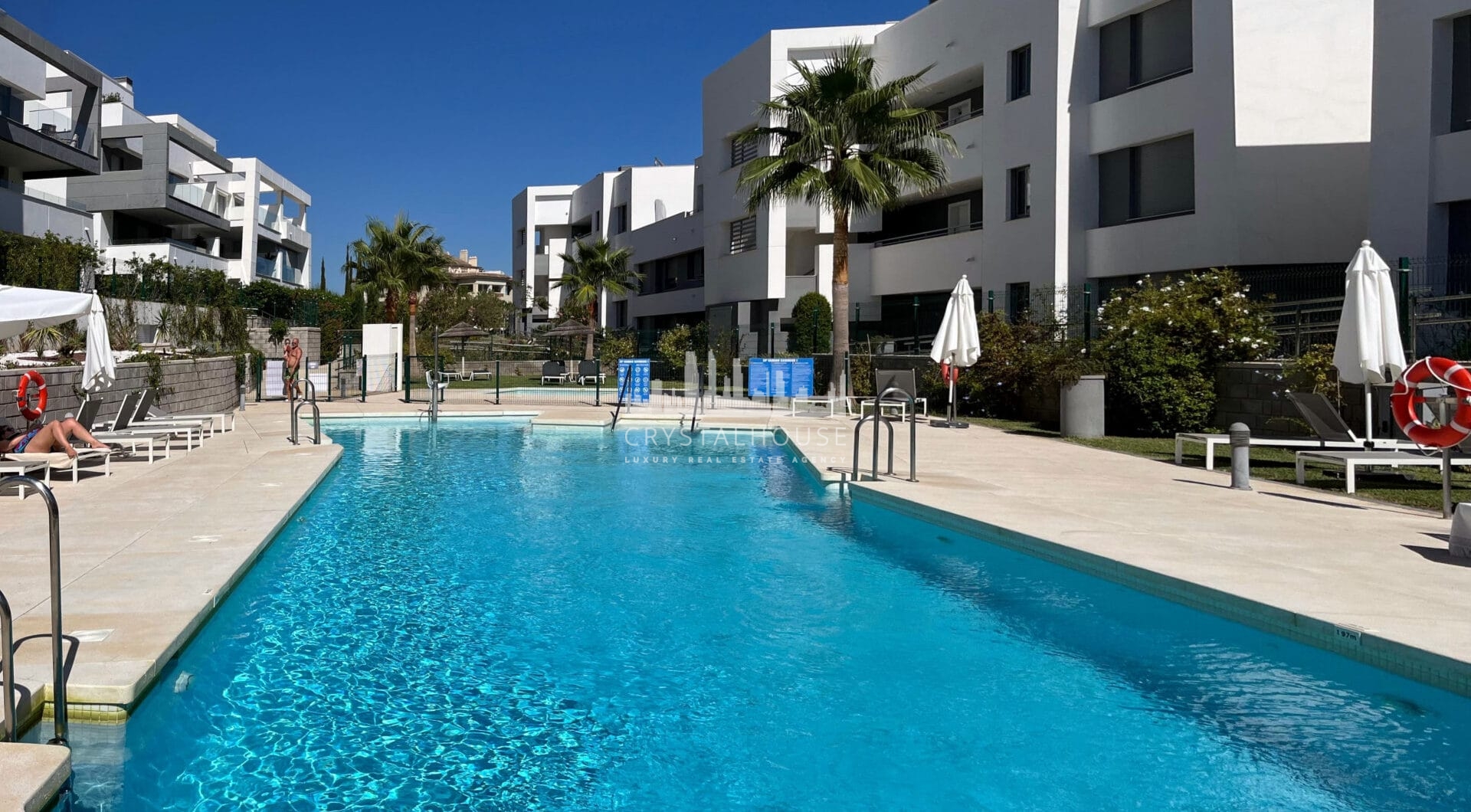 Apartments with 4 bedrooms, a garden, and a terrace.