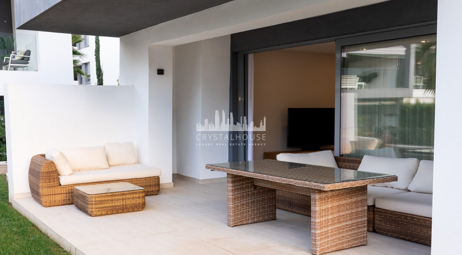 Apartments with 4 bedrooms, a garden, and a terrace.