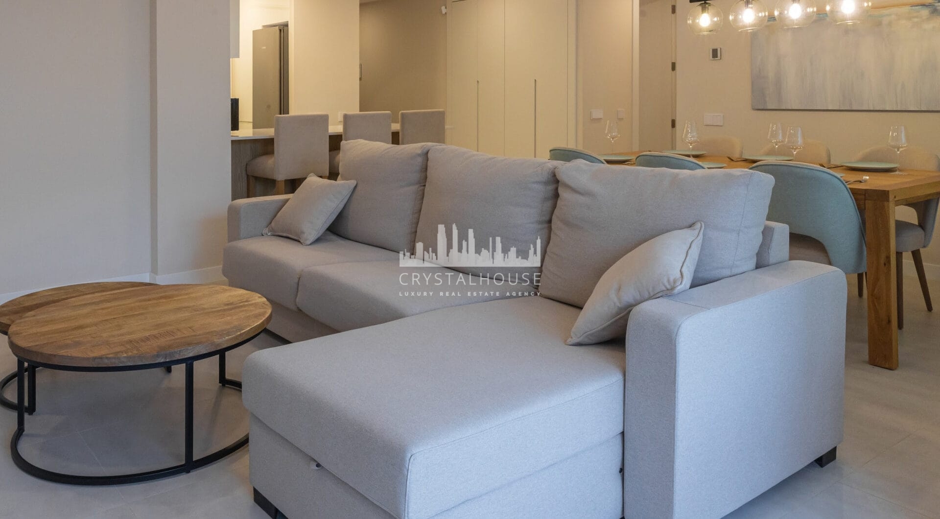 Apartments with 4 bedrooms, a garden, and a terrace.