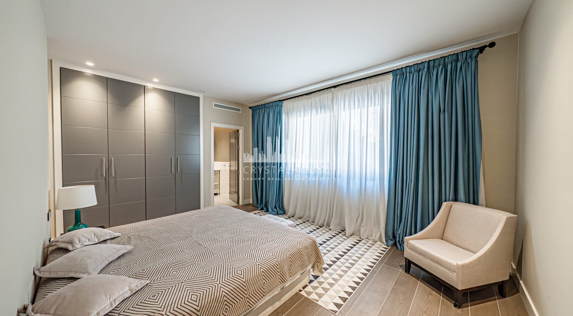 Stunning Villa for Sale in the Prestigious Los Flamingos Residential Area