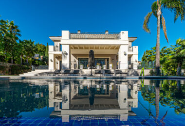 Stunning Villa for Sale in the Prestigious Los Flamingos Residential Area
