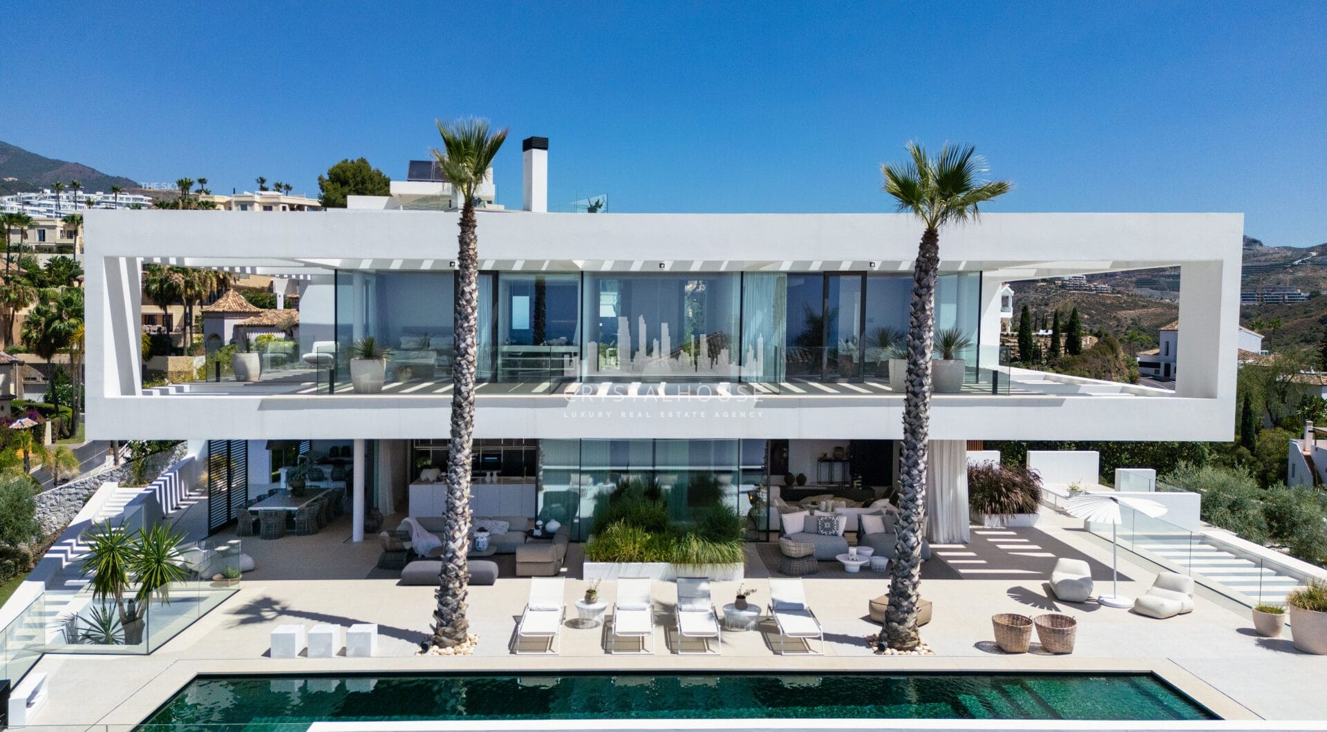 LUXURY VILLA MIKA