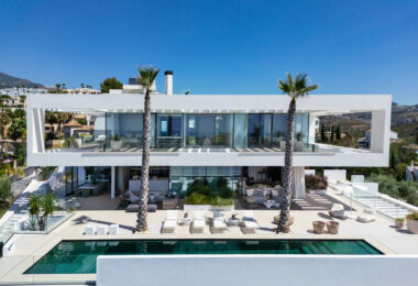 LUXURY VILLA MIKA