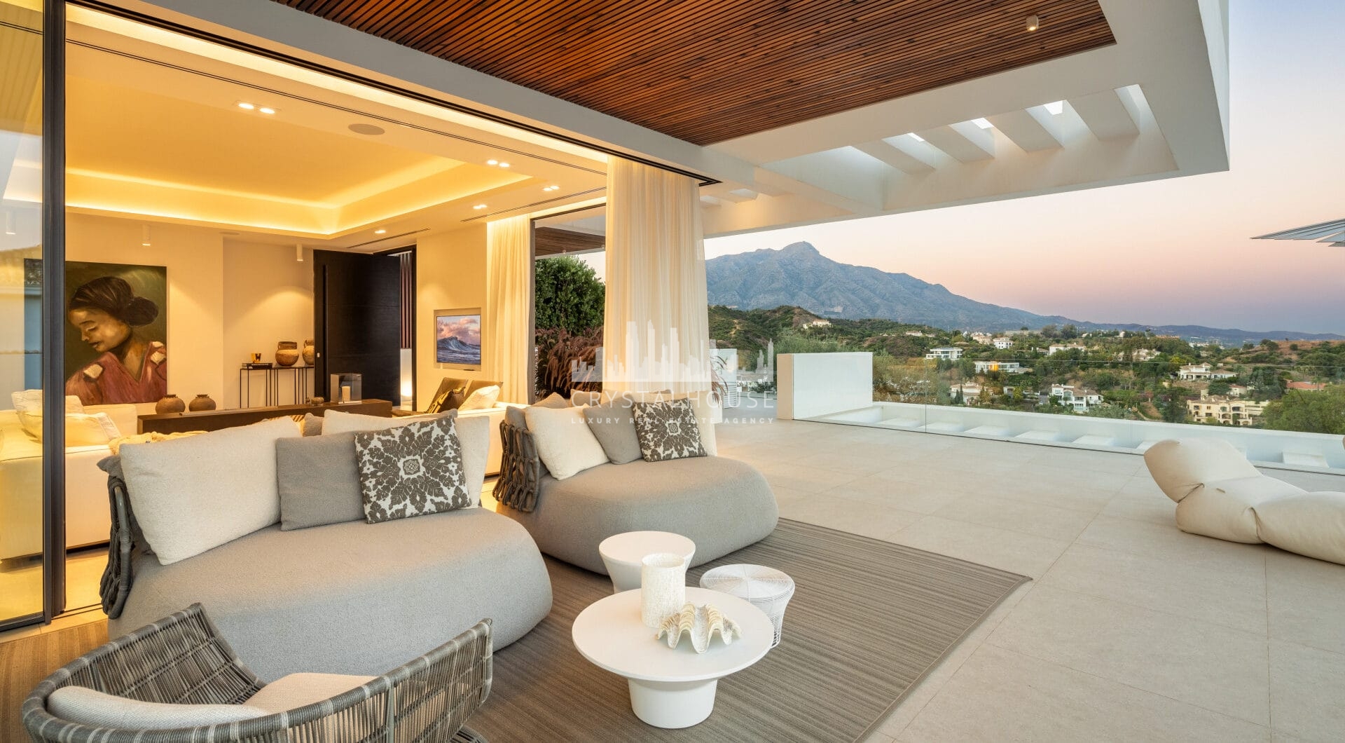 LUXURY VILLA MIKA