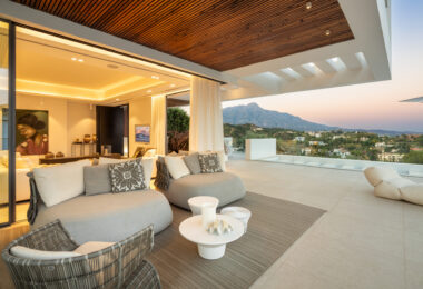 LUXURY VILLA MIKA