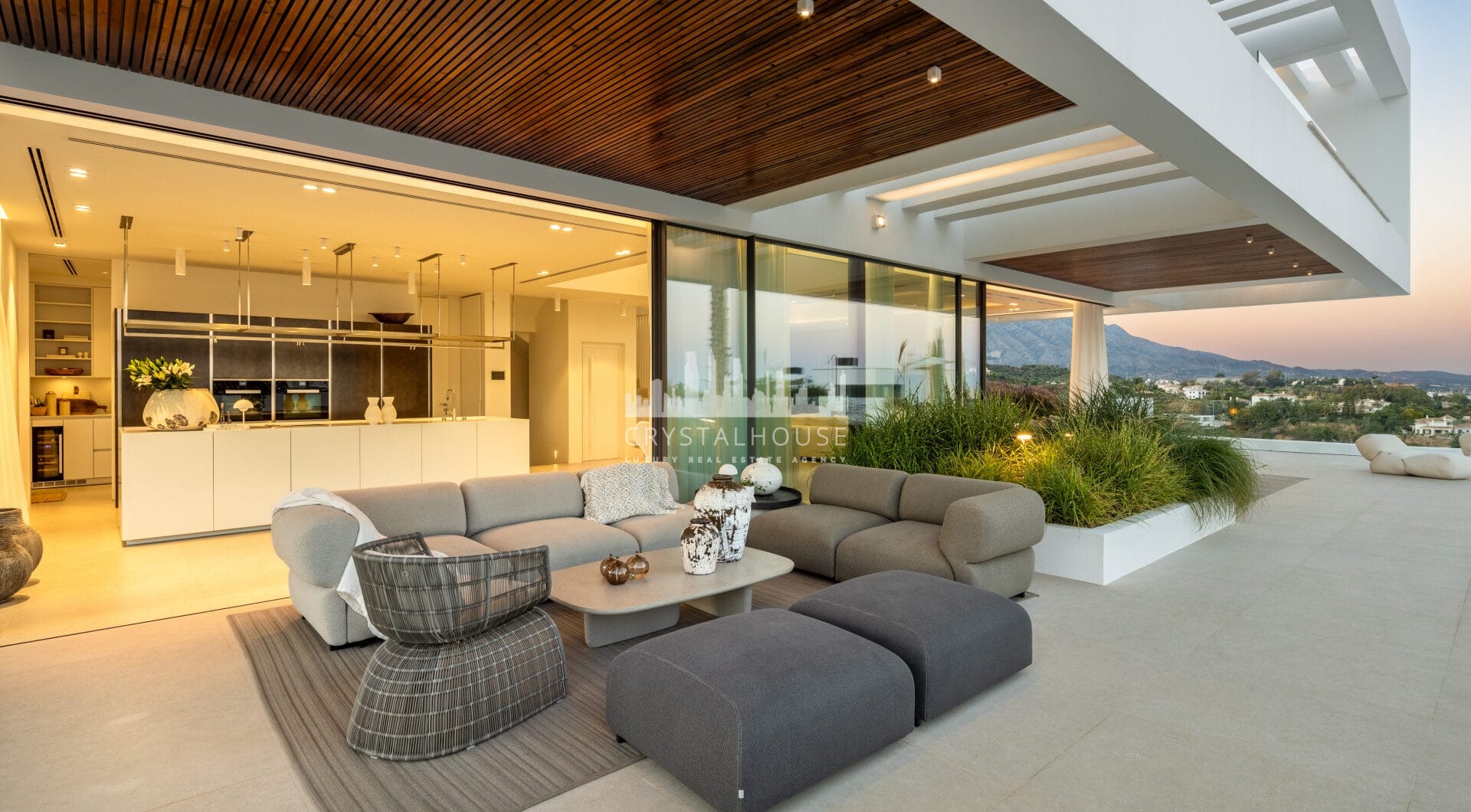 LUXURY VILLA MIKA