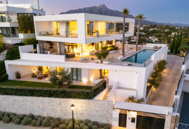 LUXURY VILLA MIKA
