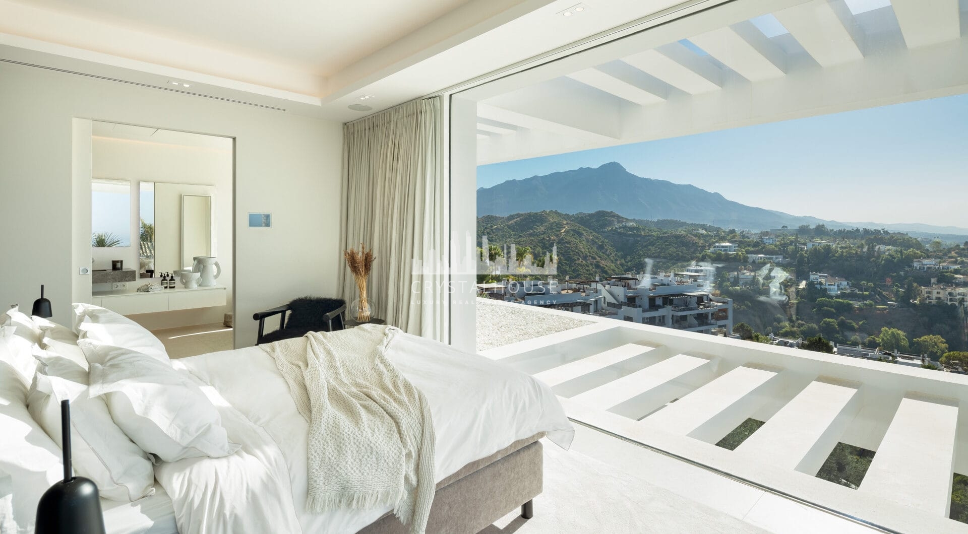 LUXURY VILLA MIKA