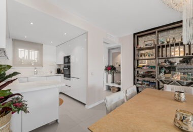 Puente Romano, Marbella Golden Mile  Luxury Beachside Topfloor apartment