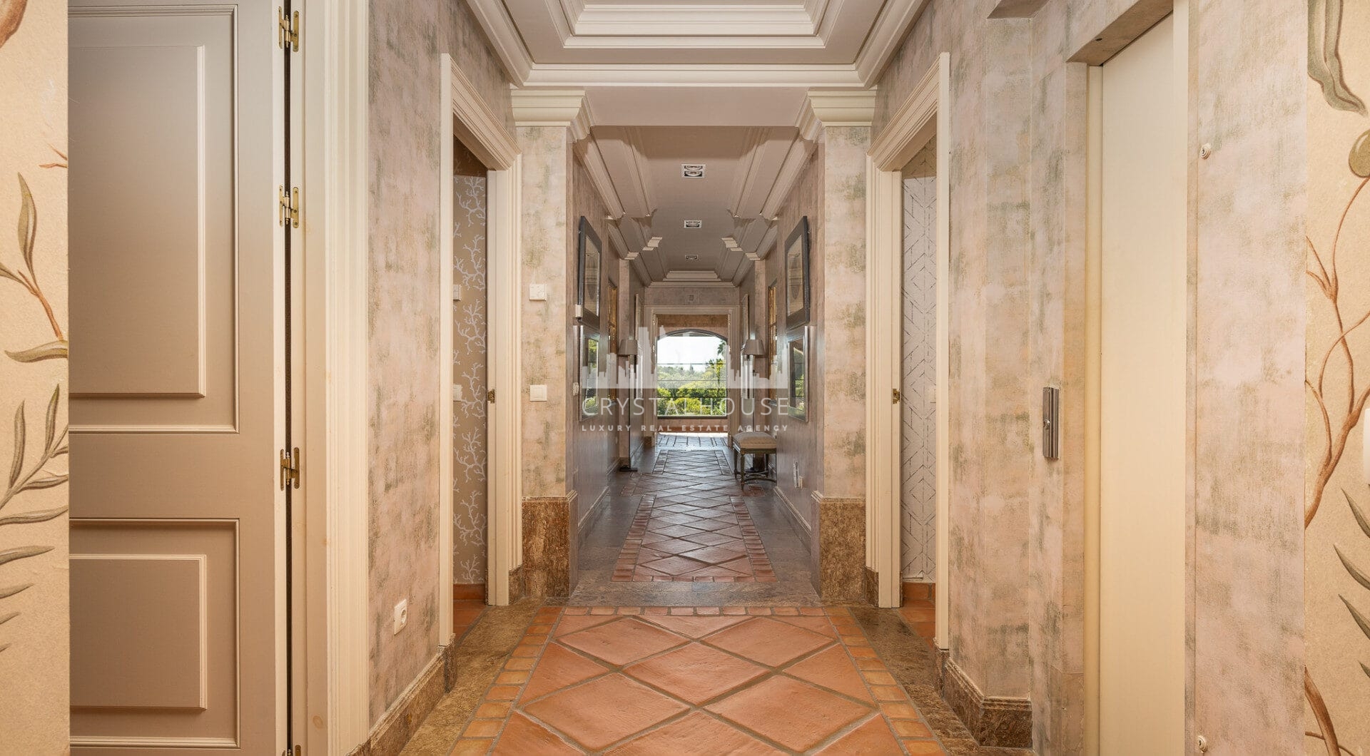 Stunning luxury mansion in Guadalmina Baja for rent, Marbella