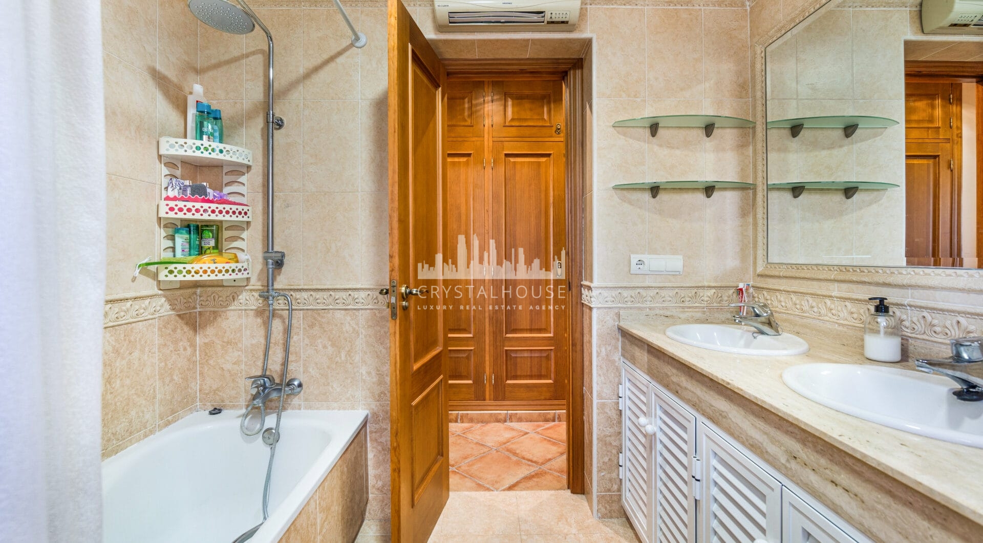 Excellent four bedroom south facing villa in a residential area of Guadalmina Alta - with partial sea views