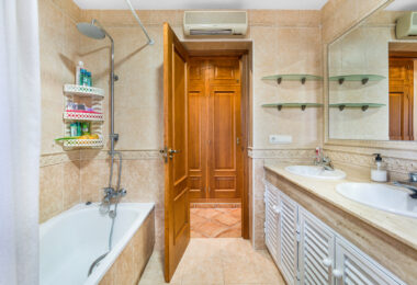 Excellent four bedroom south facing villa in a residential area of Guadalmina Alta - with partial sea views