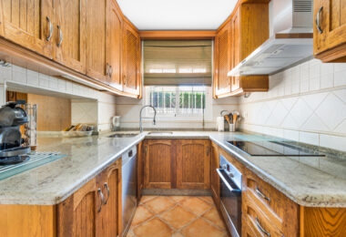 Excellent four bedroom south facing villa in a residential area of Guadalmina Alta - with partial sea views