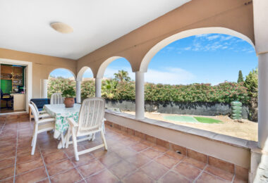 Excellent four bedroom south facing villa in a residential area of Guadalmina Alta - with partial sea views