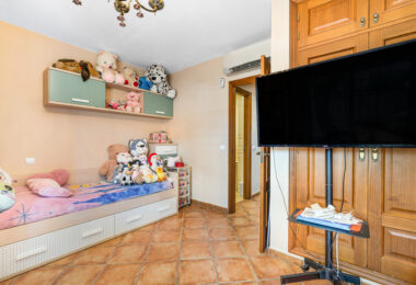 Excellent four bedroom south facing villa in a residential area of Guadalmina Alta - with partial sea views