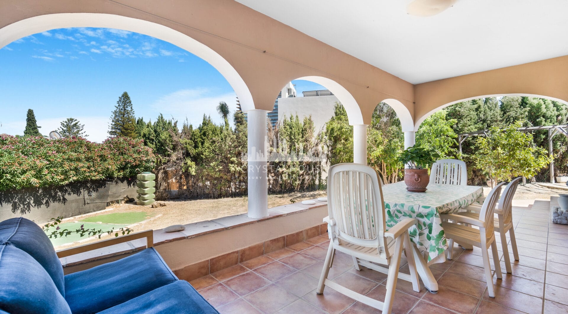 Excellent four bedroom south facing villa in a residential area of Guadalmina Alta - with partial sea views